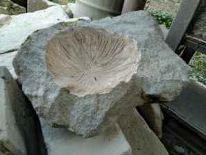 Bonsai miska z&nbsp;přírodního pískovce obdélníkového tvaru.
